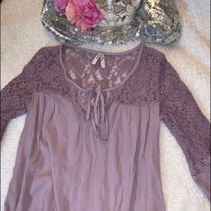 ❗️CLEARANCE✖️Laced Shoulder and Sleeve Top